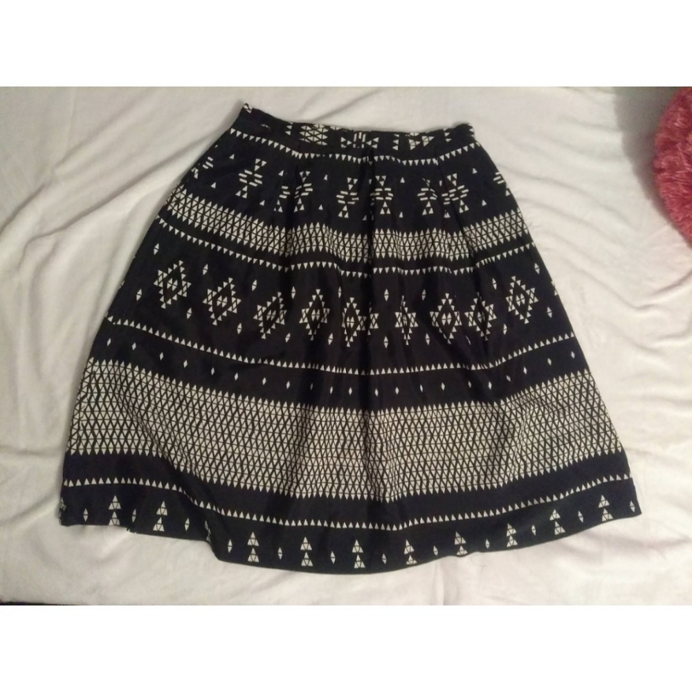 Forever 21 black and white skirt